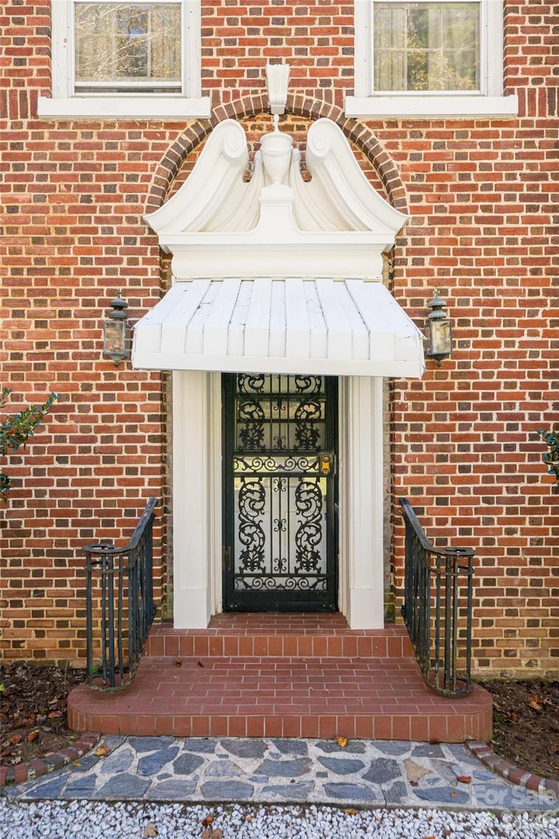 325 Vanderbilt Rd, Asheville, NC 28803