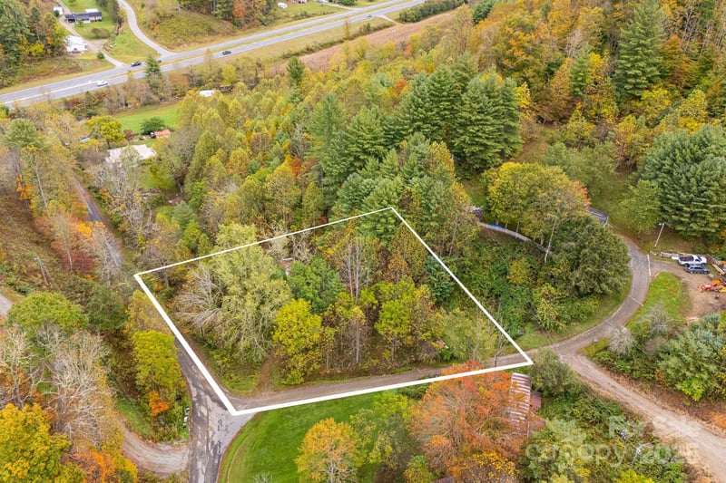 211 Evergreen Rd, Burnsville, NC 28714