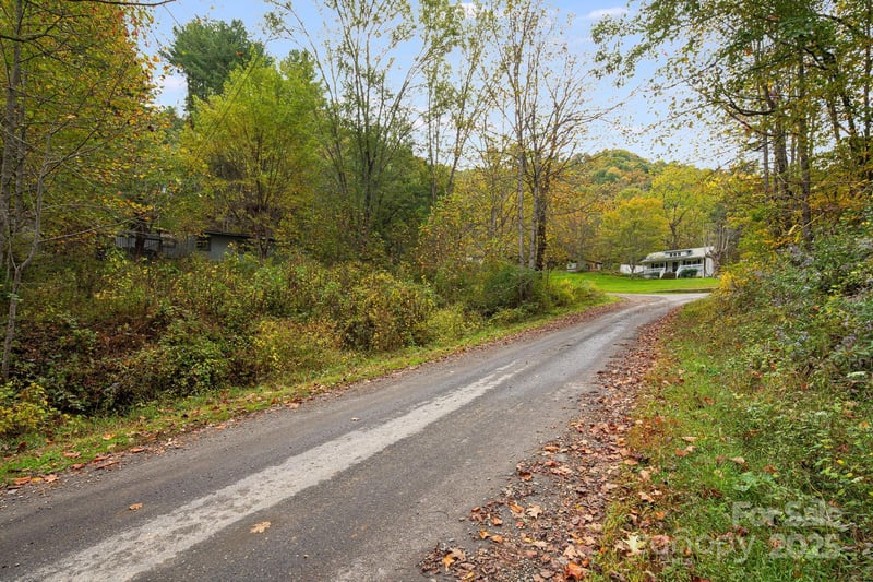 211 Evergreen Rd, Burnsville, NC 28714