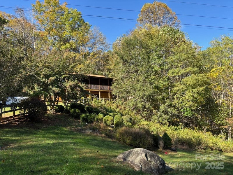 408 Dora Ln, Bakersville, NC 28705