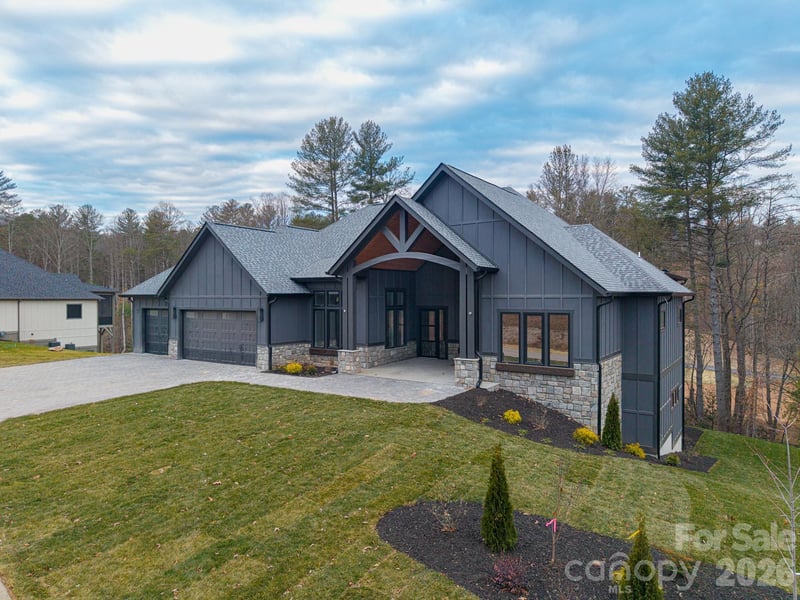 132 Sunridge Ave, Horse Shoe, NC 28742