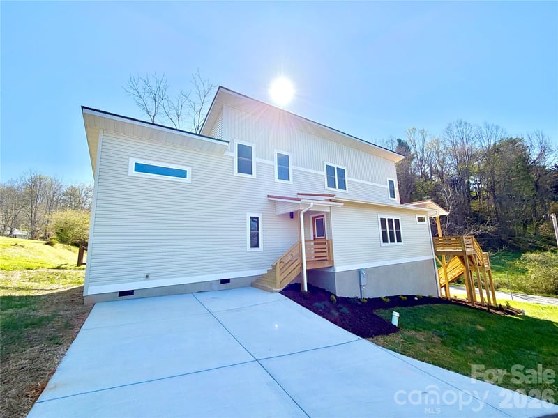 21 Ponder St, Mars Hill, NC 28754