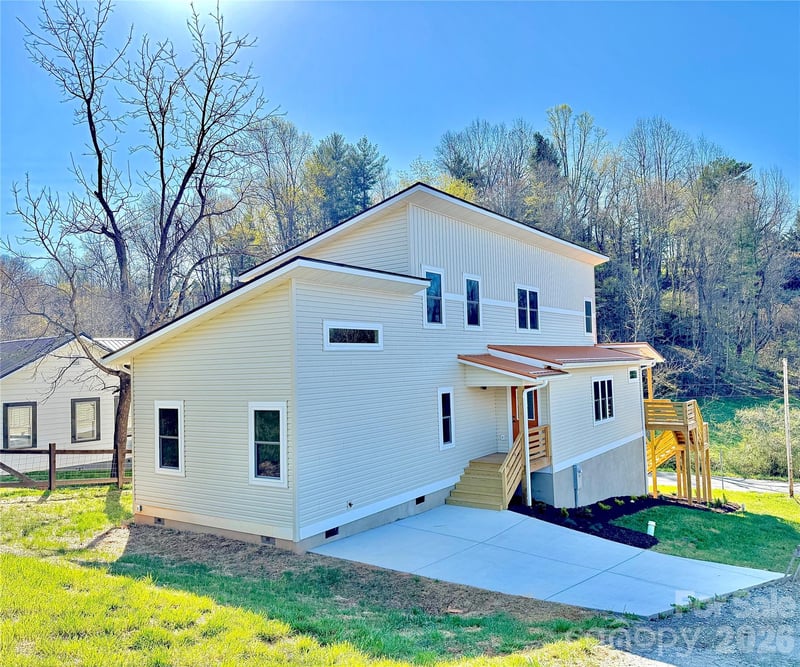 21 Ponder St, Mars Hill, NC 28754
