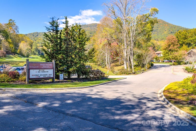 605 Country Club Dr, Maggie Valley, NC 28751