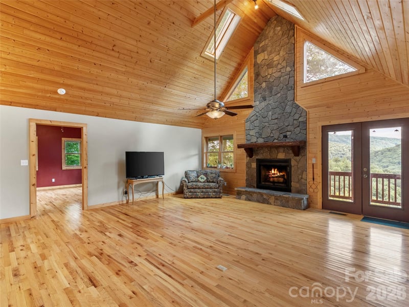 346 Appaloosa Trl, Burnsville, NC 28714