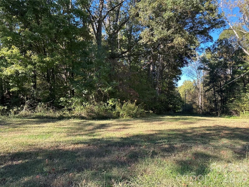 000 Courtney Huntsville Rd #3, Yadkinville, NC 27055