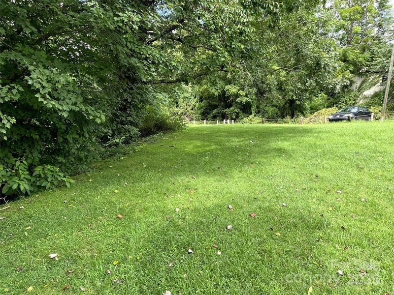 576 Deaverview Rd, Asheville, NC 28806