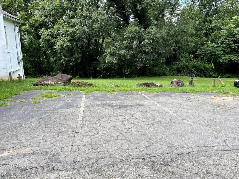576 Deaverview Rd, Asheville, NC 28806