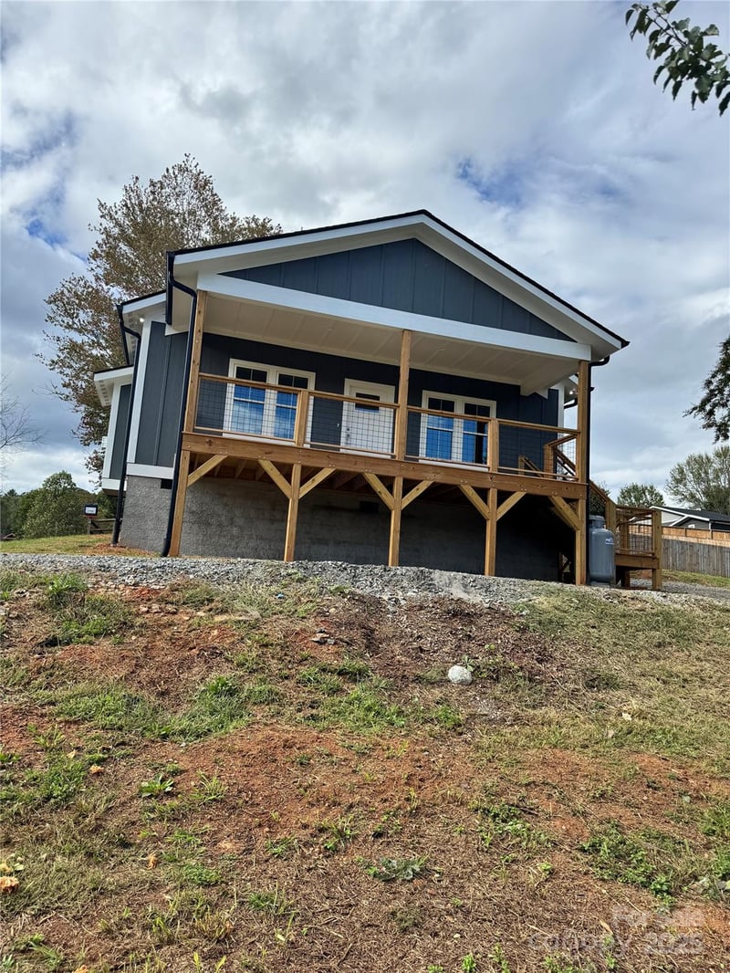 21 Marion Rd, Leicester, NC 28748