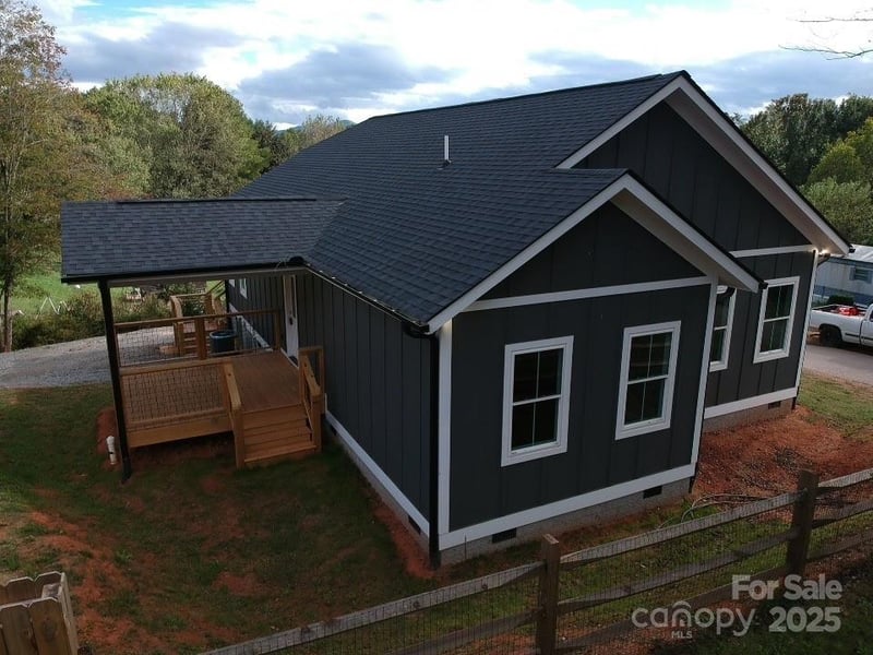 21 Marion Rd, Leicester, NC 28748