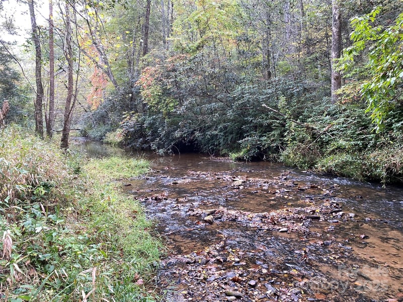 860 Redwood Dr, Marion, NC 28752