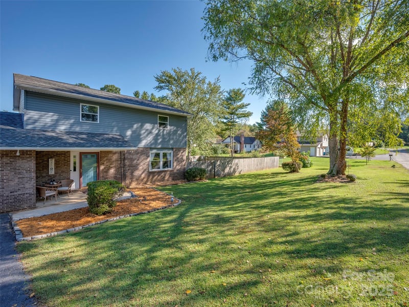 4 Daniel Dr, Fletcher, NC 28732