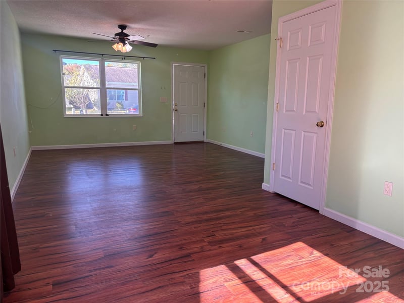 71 Volunteer Way Dr, East Flat Rock, NC 28726