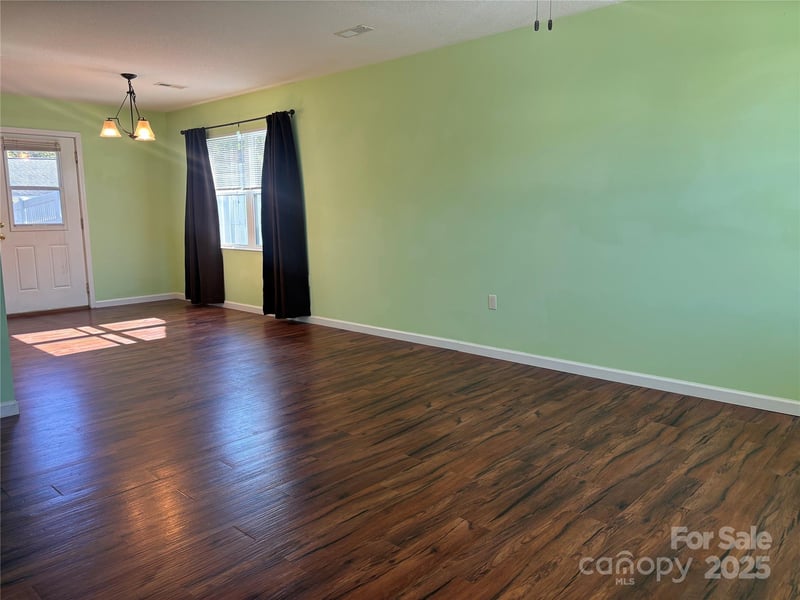 71 Volunteer Way Dr, East Flat Rock, NC 28726