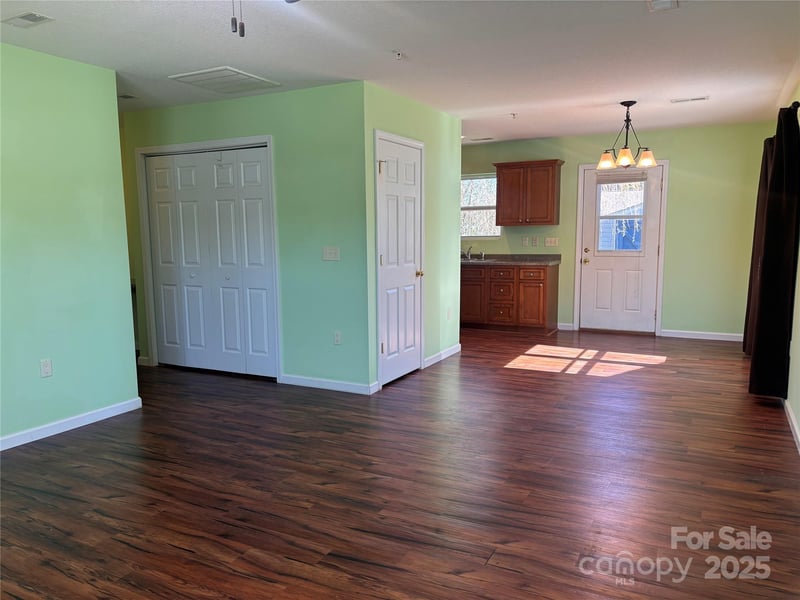 71 Volunteer Way Dr, East Flat Rock, NC 28726