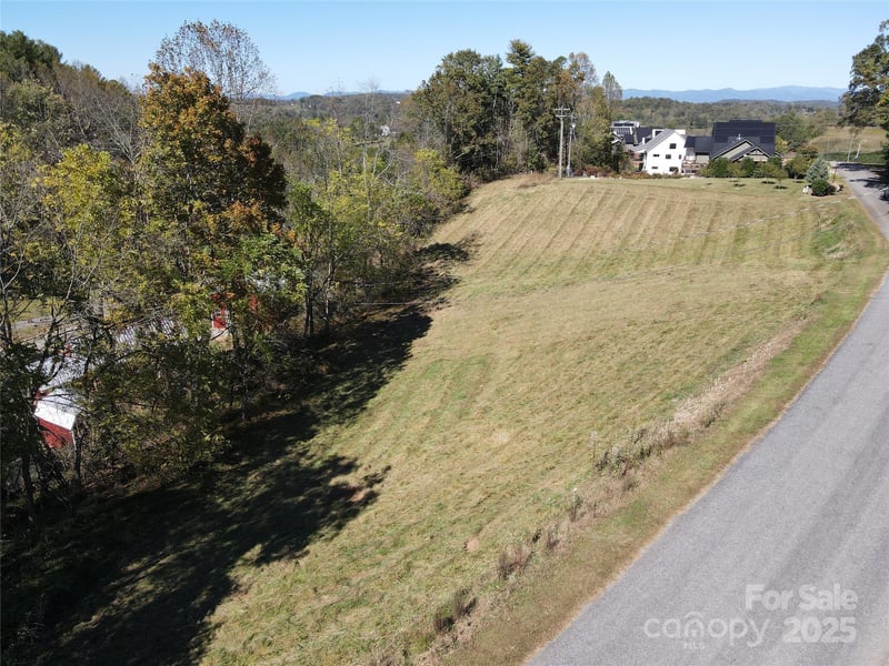 215 Old Macedonia Rd, Asheville, NC 28804