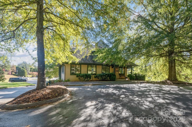 5 Park Pl, Brevard, NC 28712