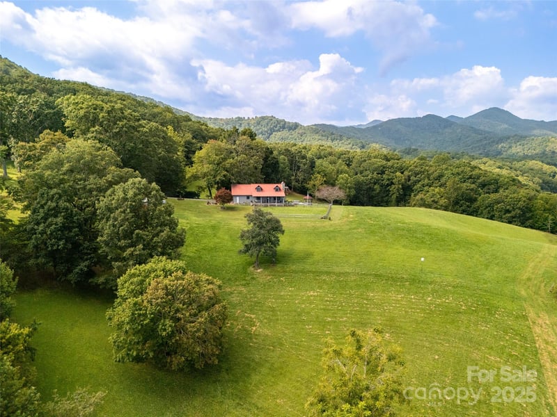 50 Holland Ridge Dr, Candler, NC 28715