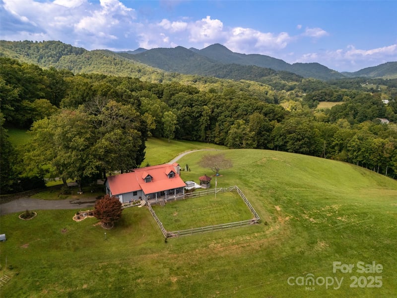 50 Holland Ridge Dr, Candler, NC 28715