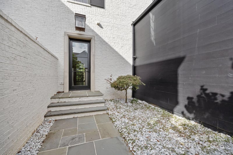 9004 Tynecastle Commons Ct, Charlotte, NC 28226