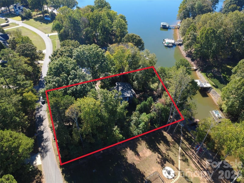 137 Hideaway Ln, Mooresville, NC 28117