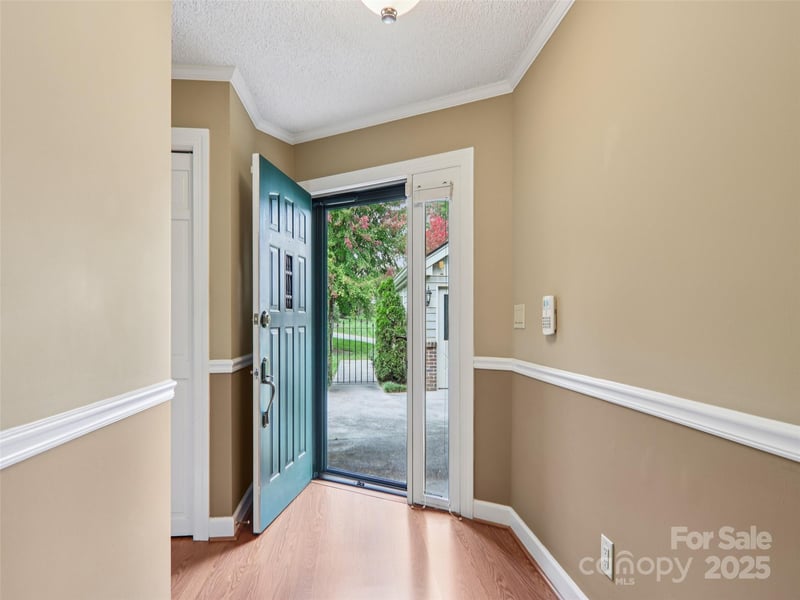102 Glenbrook Dr, Hendersonville, NC 28739