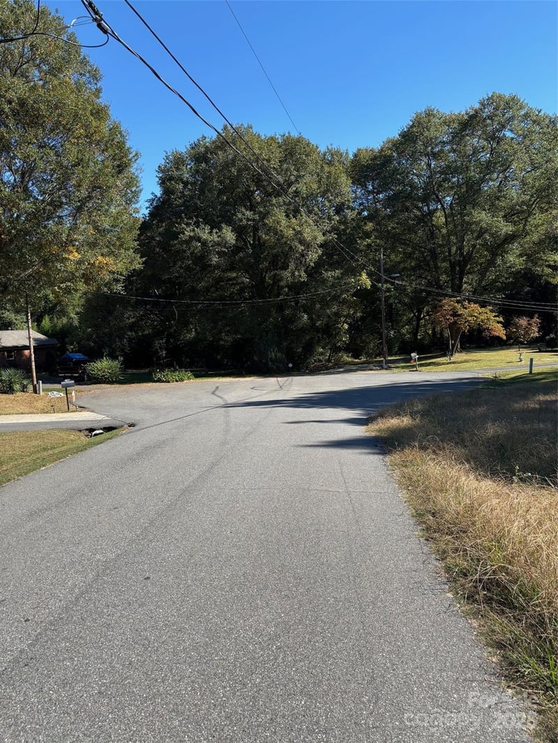 - Pinewood Cir, Belmont, NC 28012