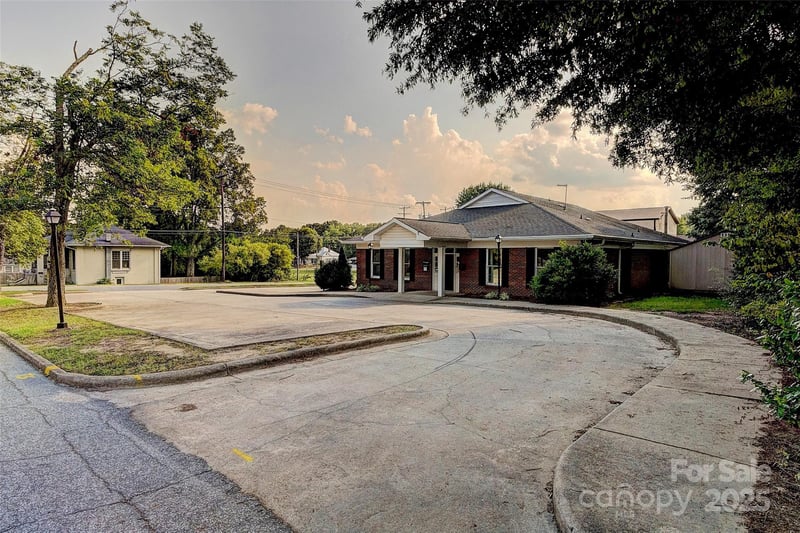 112 Oak St, Cherryville, NC 28021