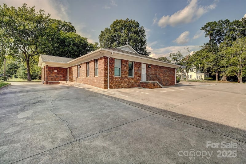 112 Oak St, Cherryville, NC 28021