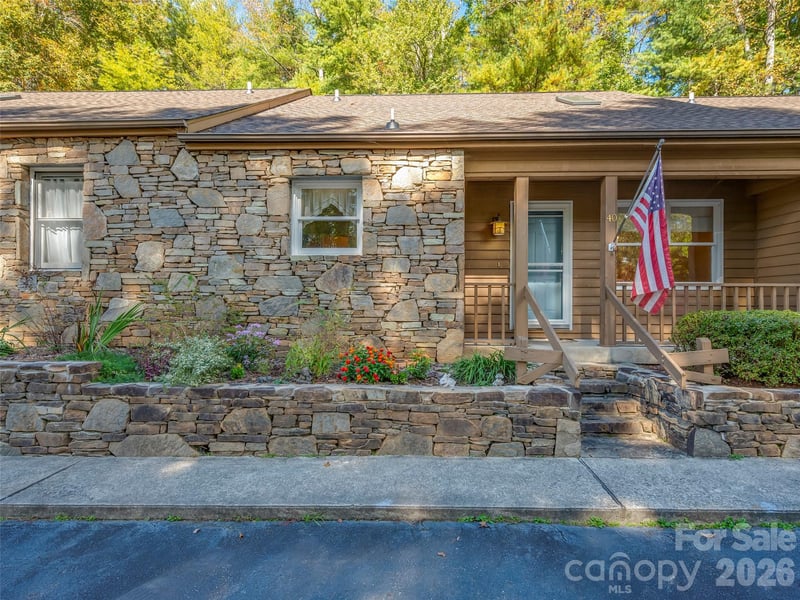 40 Sagebrush Cir, Etowah, NC 28729