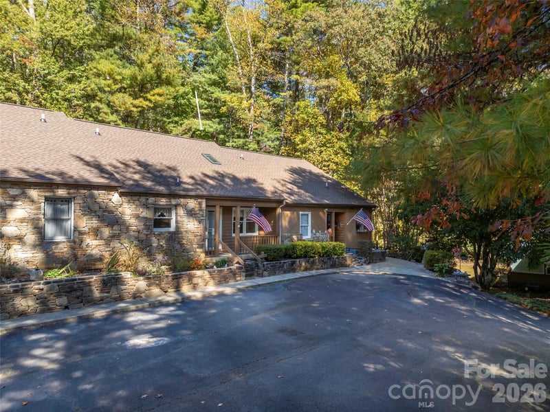 40 Sagebrush Cir, Etowah, NC 28729