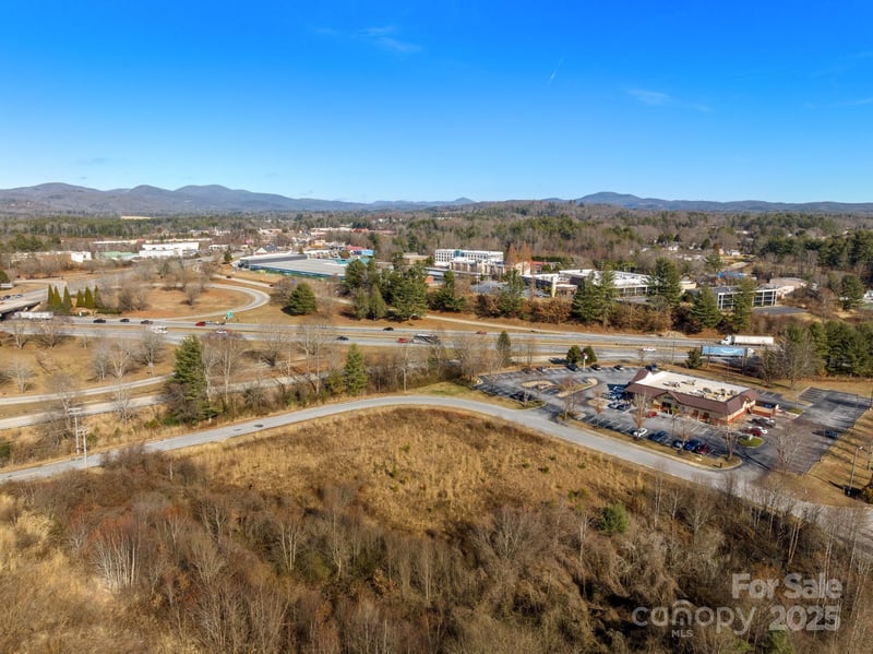 238 Mitchelle Dr, Hendersonville, NC 28792