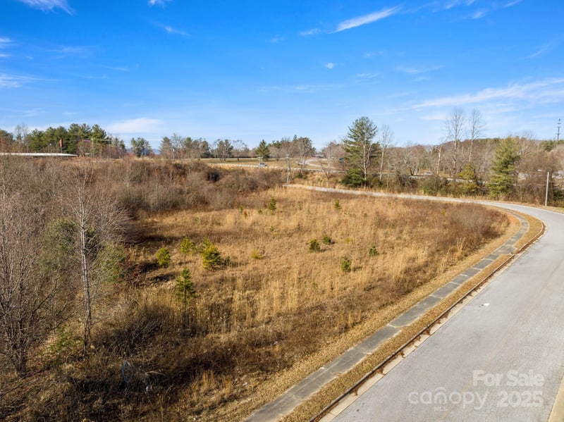 238 Mitchelle Dr, Hendersonville, NC 28792
