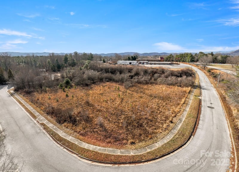 238 Mitchelle Dr, Hendersonville, NC 28792