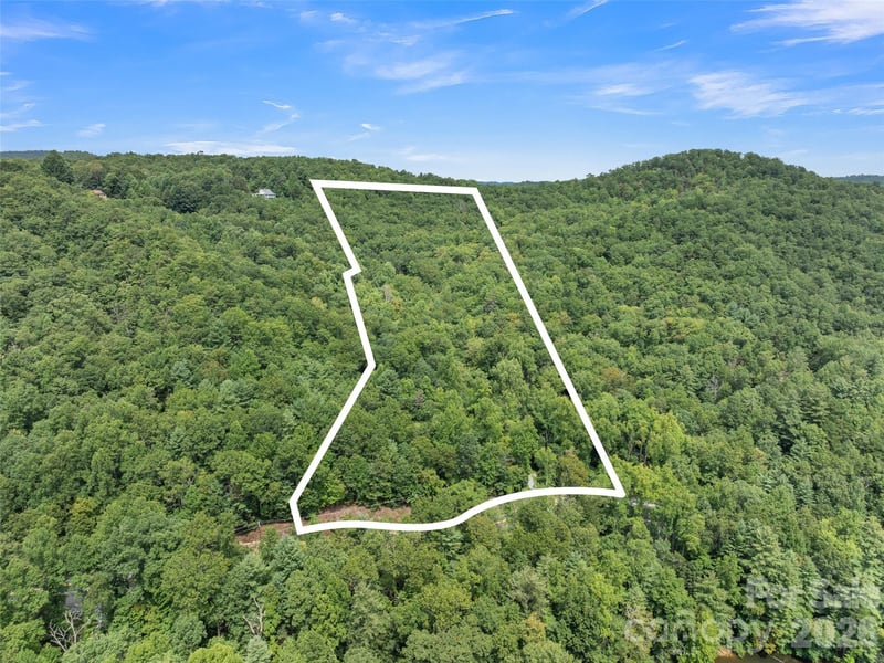 812 Crab Creek Rd, Hendersonville, NC 28739