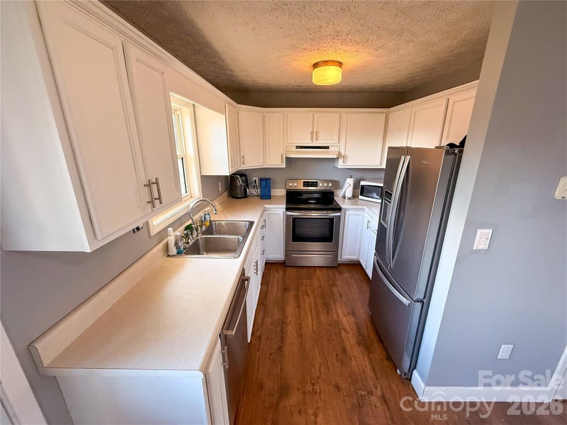45 Pleasant Ct, Flat Rock, NC 28731