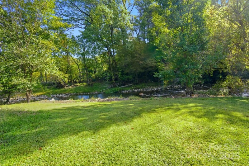 63 Raleigh Ln, Hot Springs, NC 28743