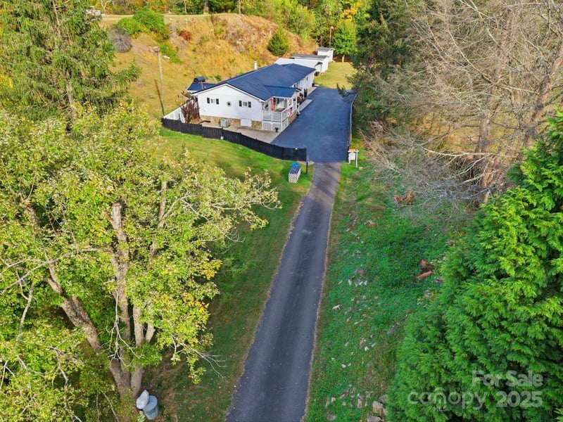 63 Raleigh Ln, Hot Springs, NC 28743