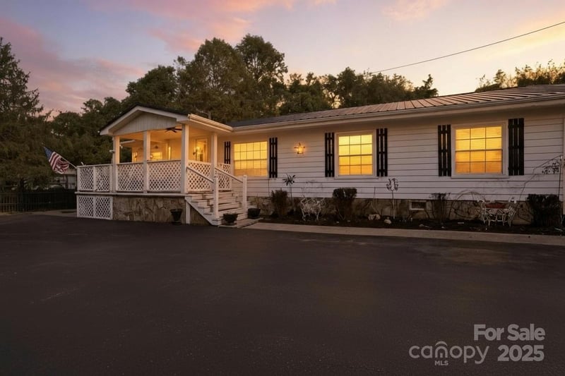 63 Raleigh Ln, Hot Springs, NC 28743