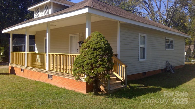 5909 Maple St, Charlotte, NC 28269