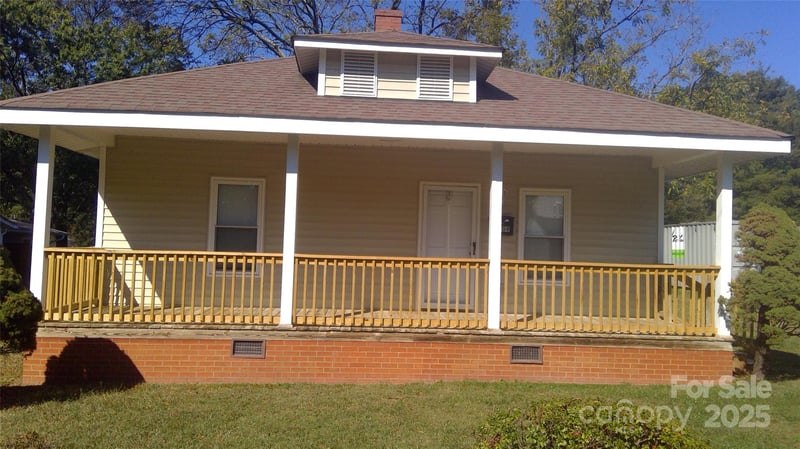 5909 Maple St, Charlotte, NC 28269