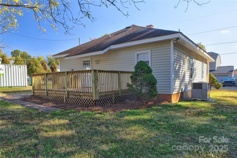 5909 Maple St, Charlotte, NC 28269
