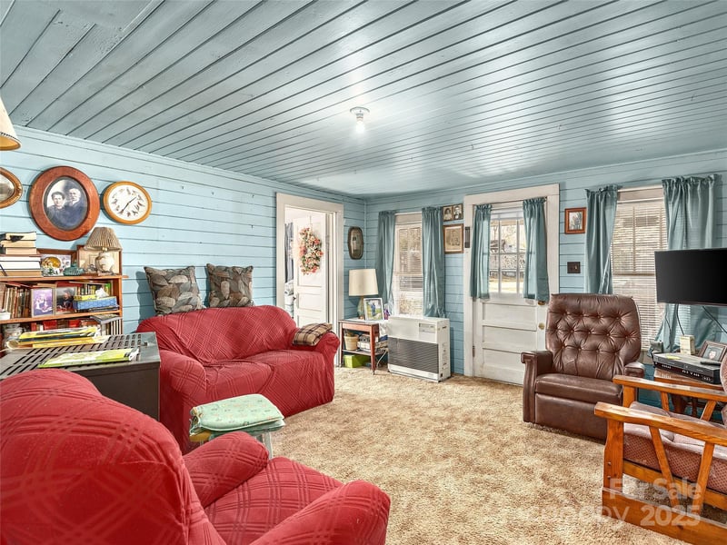 74 Badd Ln, Maggie Valley, NC 28751