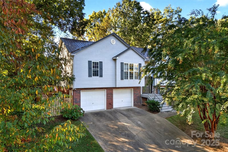 2691 Laurel Pointe Dr, Morganton, NC 28761