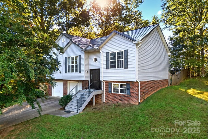 2691 Laurel Pointe Dr, Morganton, NC 28761