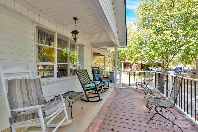 841 Knowles Dr, Dallas, NC 28034