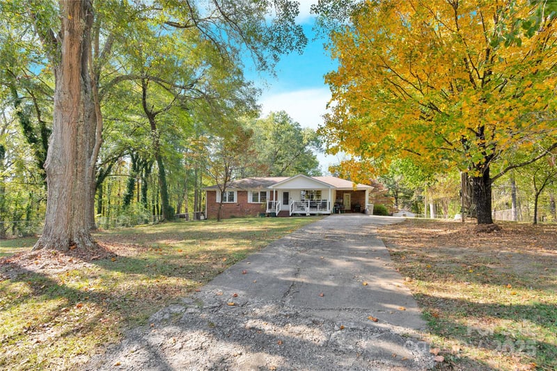 841 Knowles Dr, Dallas, NC 28034