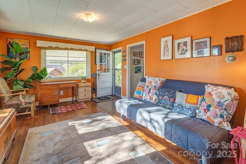 32 Merion Dr, Asheville, NC 28806