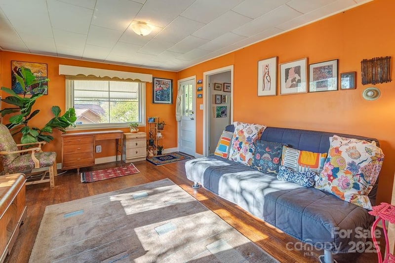 32 Merion Dr, Asheville, NC 28806