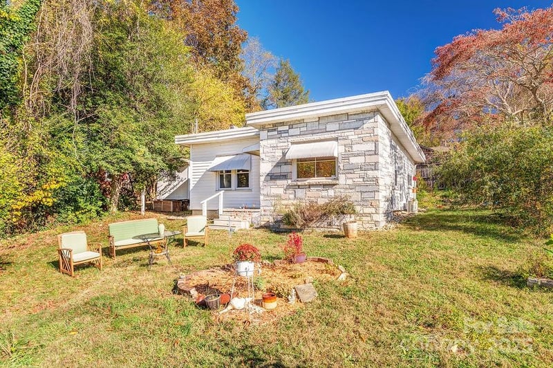 32 Merion Dr, Asheville, NC 28806